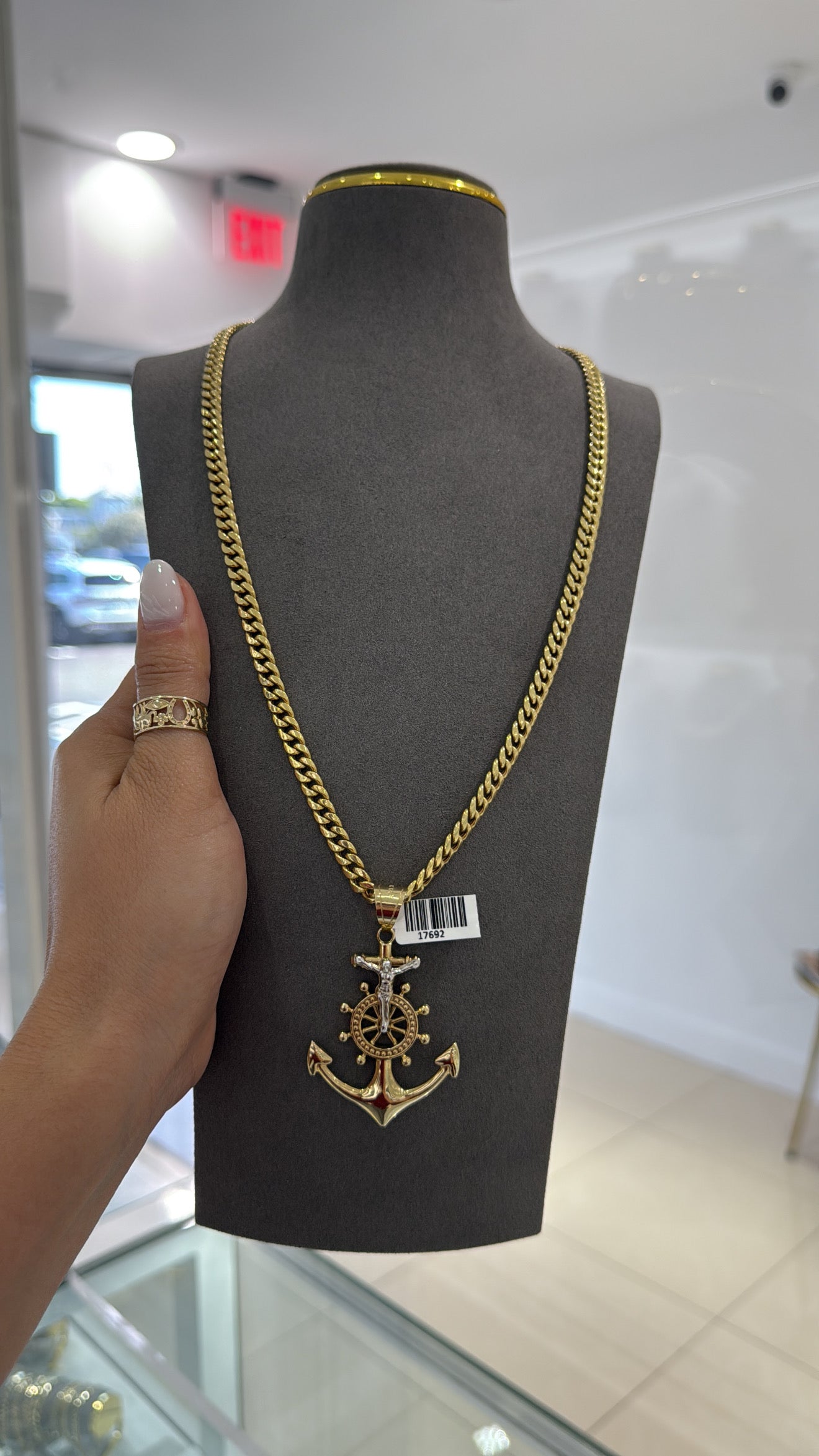 Chain with pendant
